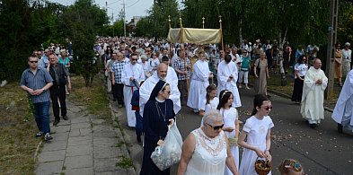 Nie wszyscy o tym wiedzą. Czy udział w procesji Bożego Ciała to obowiązek?-5094