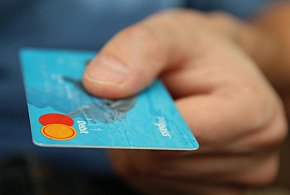 Fiskus skontroluje płatności kartą Polaków? Resort zabiera głos-6034
