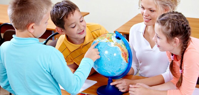 Globalne perspektywy edukacji – dlaczego warto wybrać szkołę z międzynarodową akre