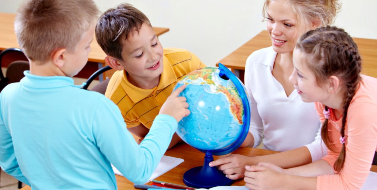 Globalne perspektywy edukacji – dlaczego warto wybrać szkołę z międzynarodową akre