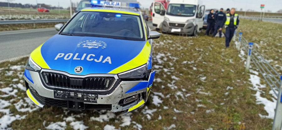 Radiowóz zniszczony przez uciekiniera Fot. KWP w Olsztynie